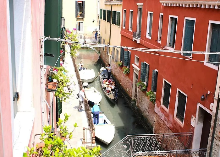 Charming Canal View San Marco Apartment